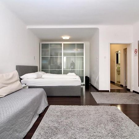 Balcony Apartment - Next To Opera Вена Экстерьер фото