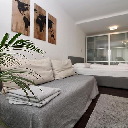 Balcony Apartment - Next To Opera Вена Экстерьер фото