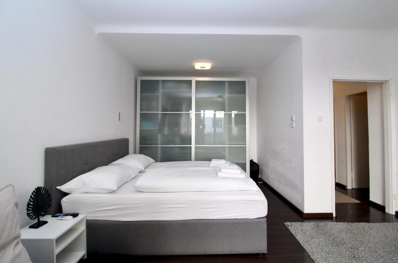 Balcony Apartment - Next To Opera Вена Экстерьер фото