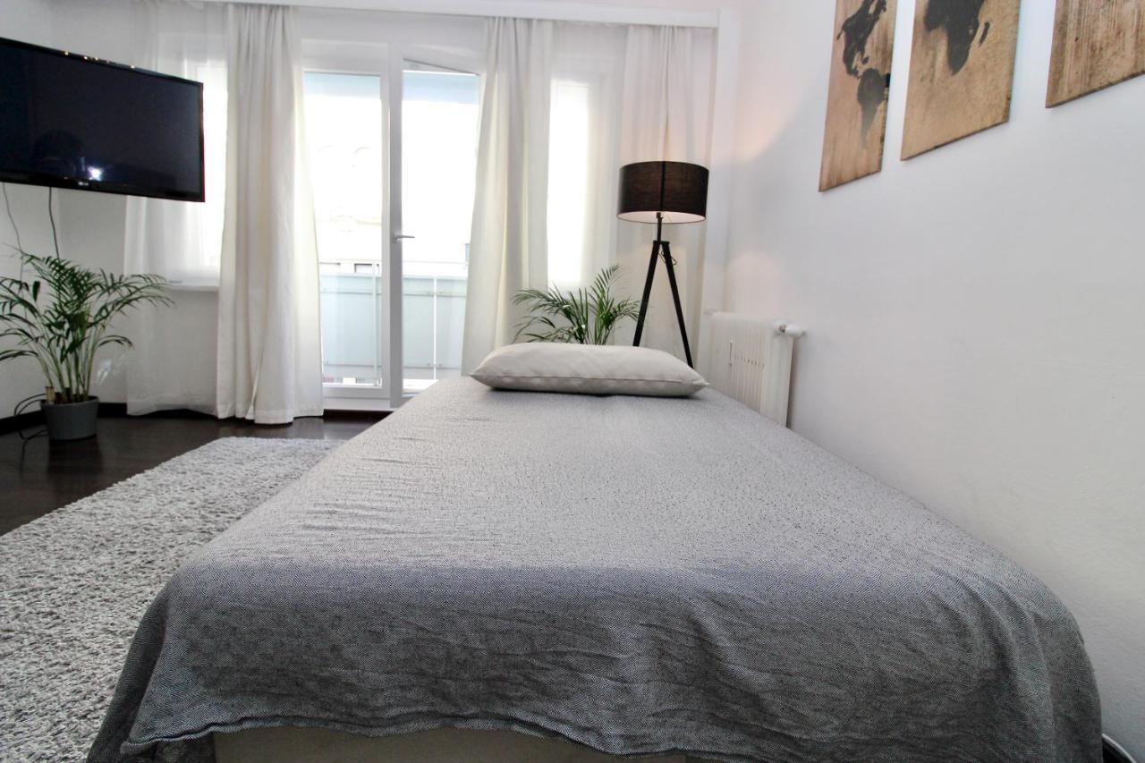 Balcony Apartment - Next To Opera Вена Экстерьер фото