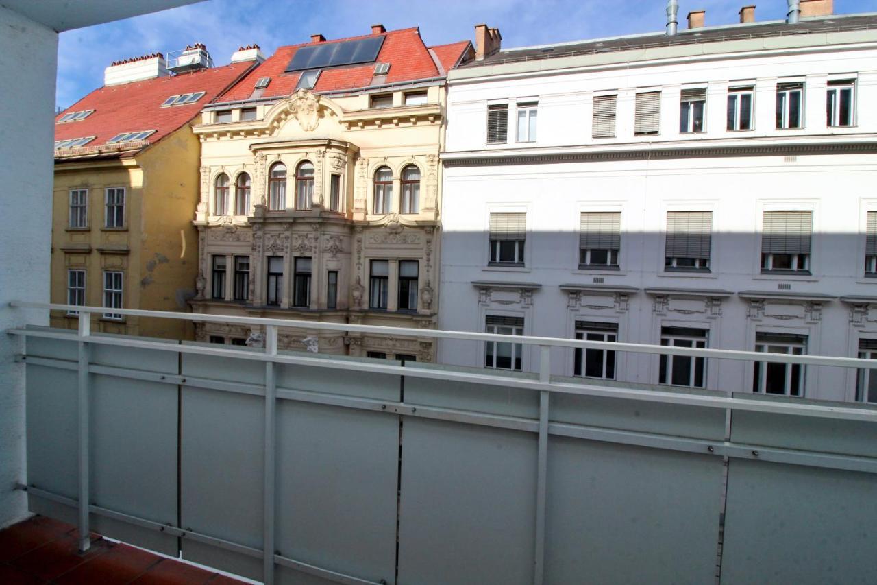Balcony Apartment - Next To Opera Вена Экстерьер фото