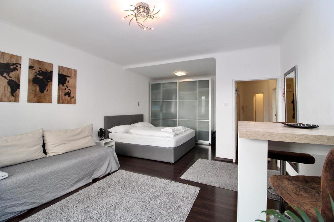 Balcony Apartment - Next To Opera Вена Экстерьер фото
